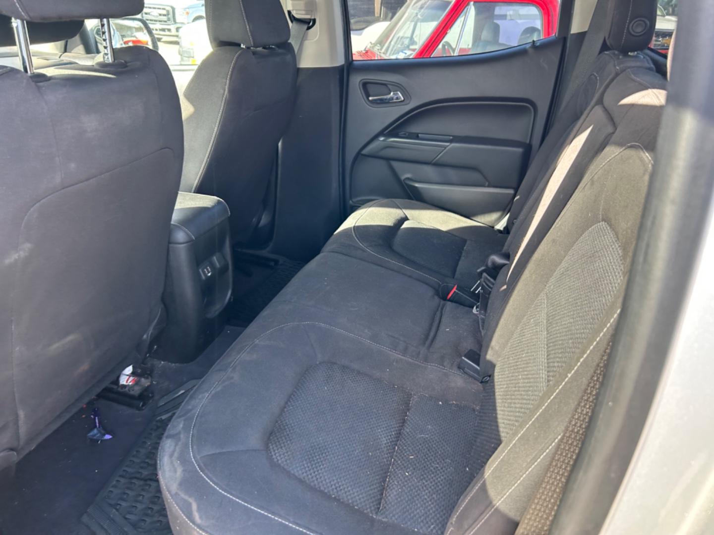 2019 Silver Chevrolet Colorado LT Crew Cab 2WD Long Box (1GCGSCEN6K1) with an 3.6L V6 DOHC 24V GAS engine, 6A transmission, located at 1687 Business 35 S, New Braunfels, TX, 78130, (830) 625-7159, 29.655487, -98.051491 - Photo#10